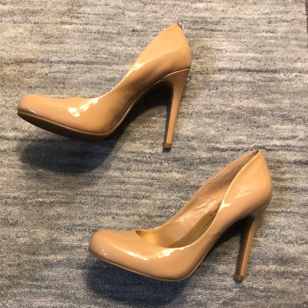 Jessica Simpson Calie Pumps.
